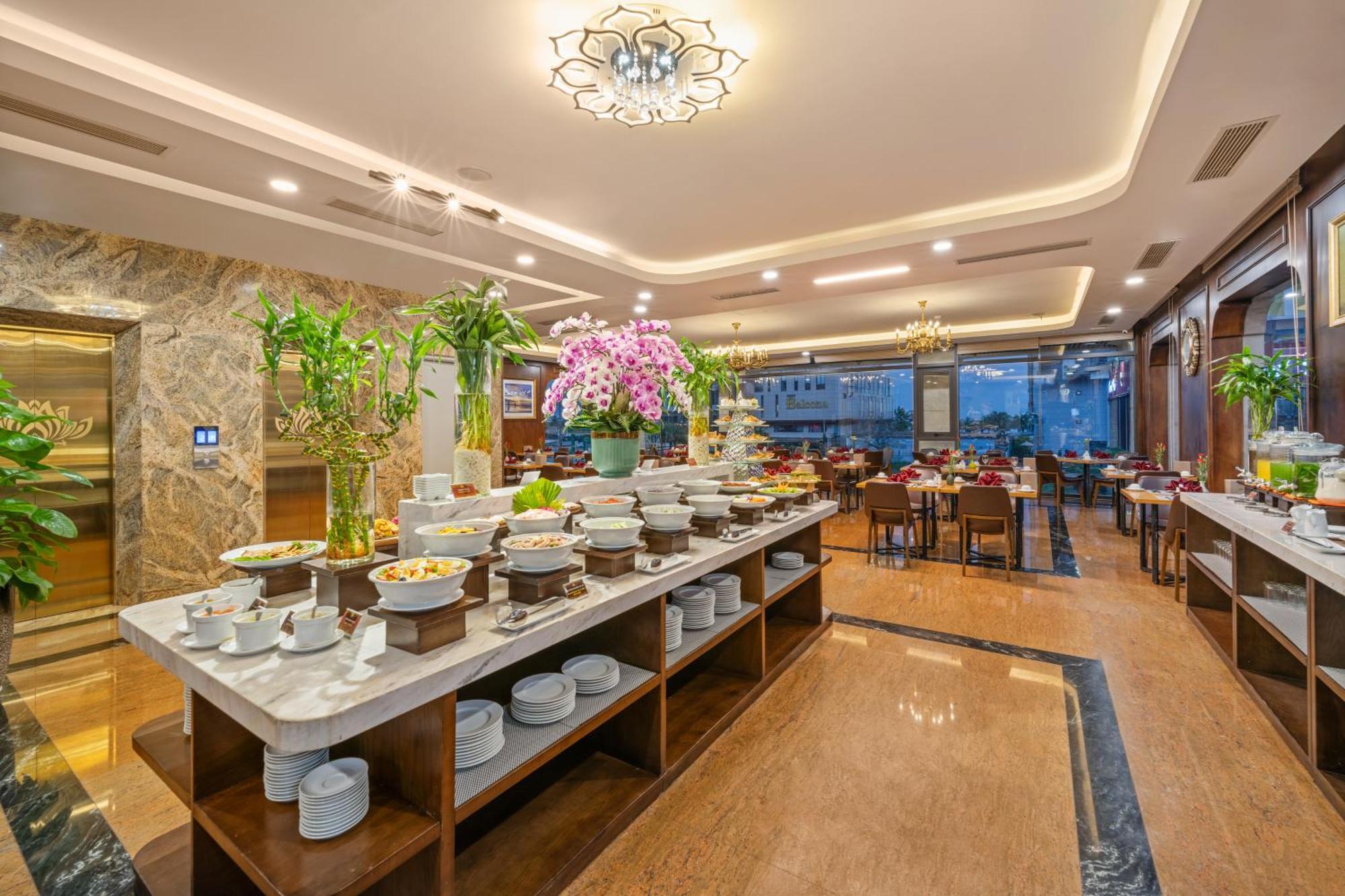Golden Lotus Hotel Da Nang - Rooftop Bar Sea View Экстерьер фото