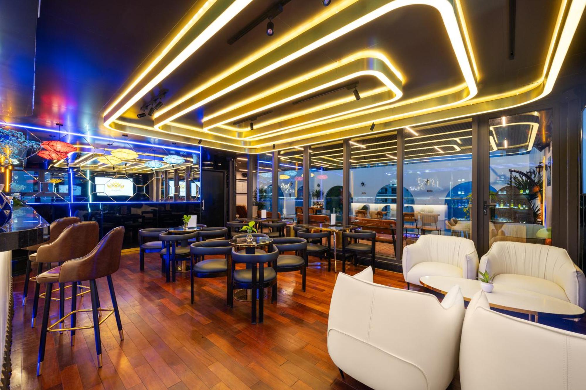 Golden Lotus Hotel Da Nang - Rooftop Bar Sea View Экстерьер фото