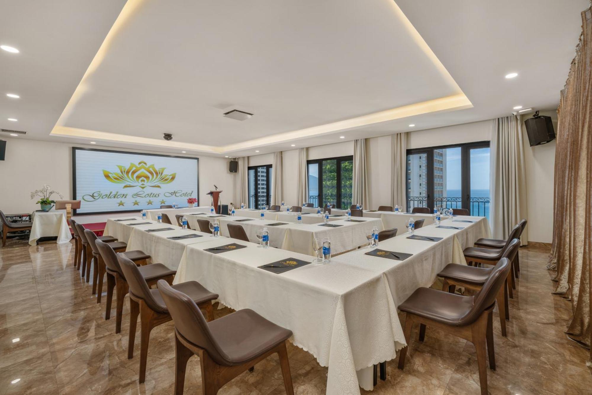 Golden Lotus Hotel Da Nang - Rooftop Bar Sea View Экстерьер фото